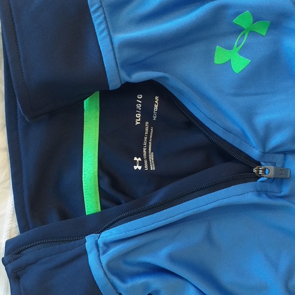 Under Armour | Quarter Zip - Picture 2 of 3